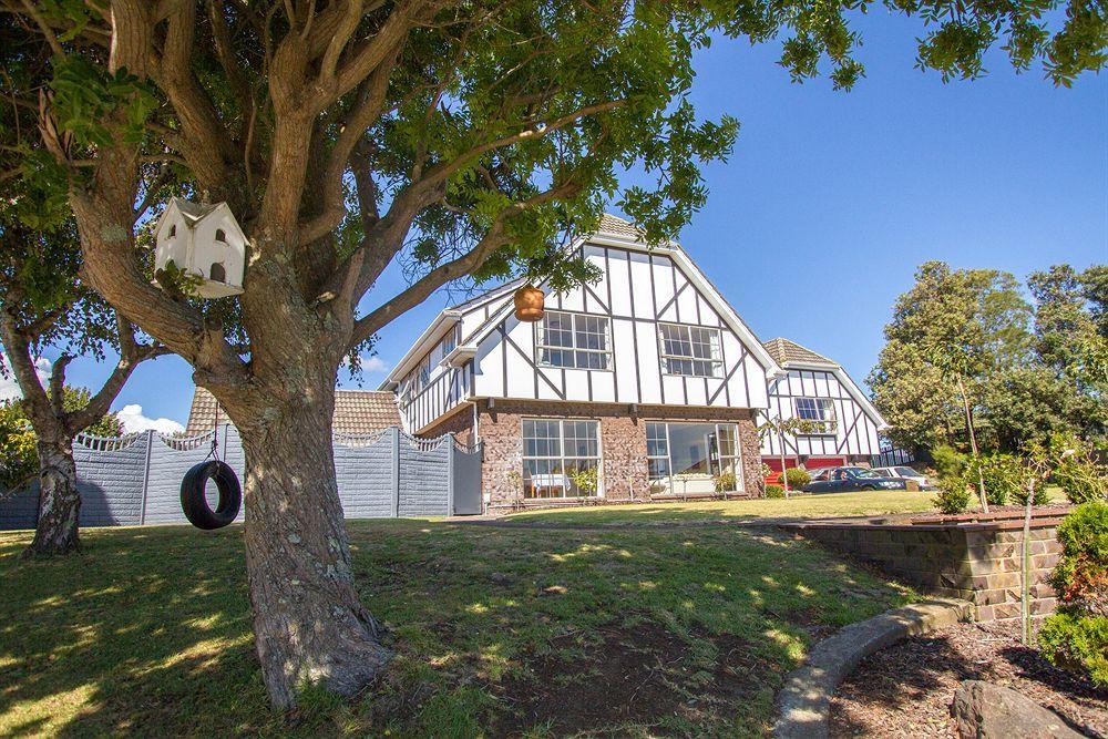 Tudor Manor Bed & Breakfast Paraparaumu Exterior photo
