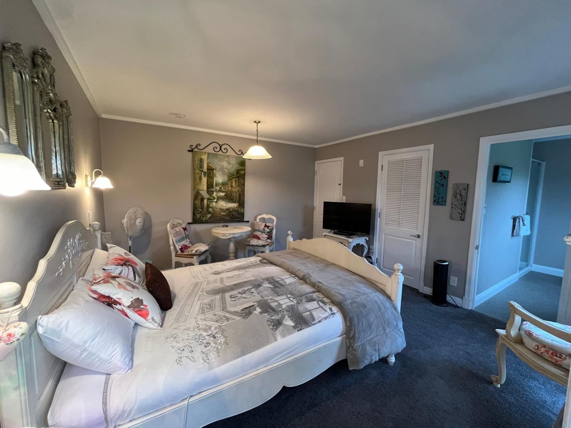Tudor Manor Bed & Breakfast Paraparaumu Exterior photo