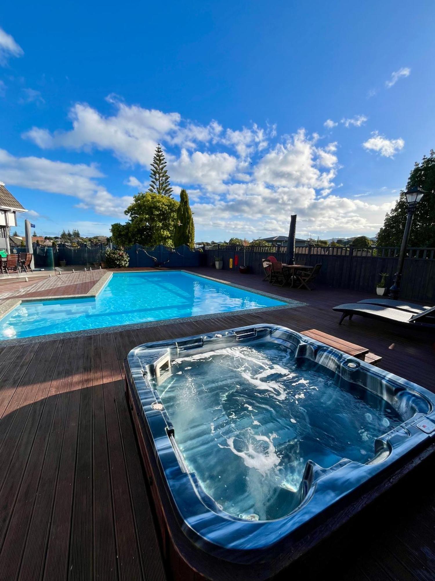 Tudor Manor Bed & Breakfast Paraparaumu Exterior photo