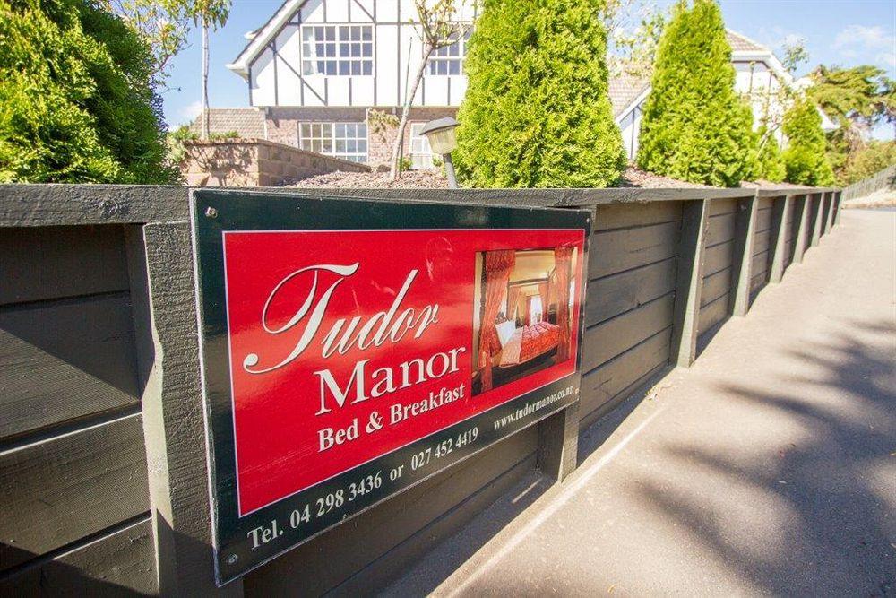 Tudor Manor Bed & Breakfast Paraparaumu Exterior photo